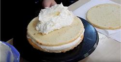 torta betöltése krémmel