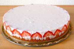 epres joghurttorta tálalás előtt