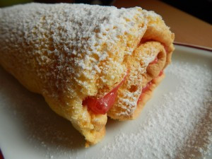 piskótatekercs porcukrozva