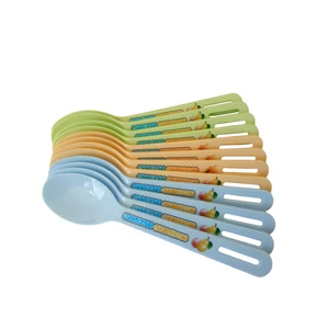 12 db-os pasztell színű műanyag kanál készlet