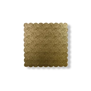 20*20 cm-es arany színű szögletes tortakarton