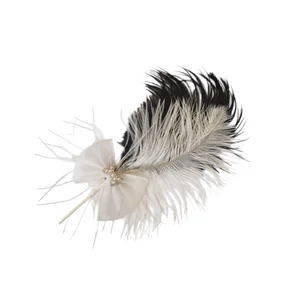 Fekete-fehér tollas tortadísz