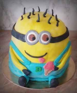 Kész minion torta