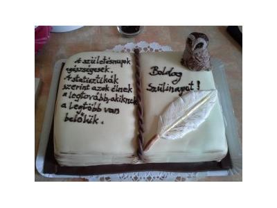 Baglyos könyv torta