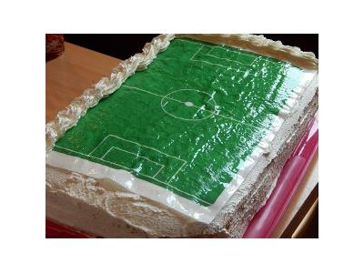 Focipálya torta díszítése
