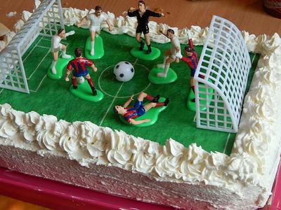 focipalyatorta-disszel-keszult torta