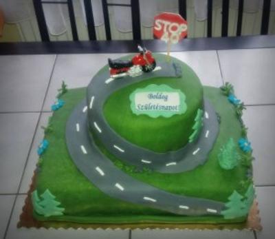 emeletes motoros torta