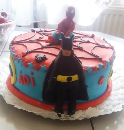 Pókemberes Batman-es torta