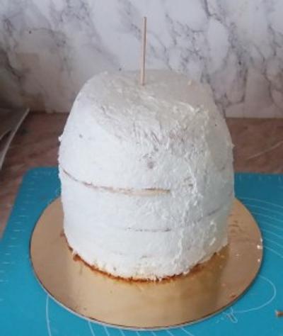 Minion torta bevonása