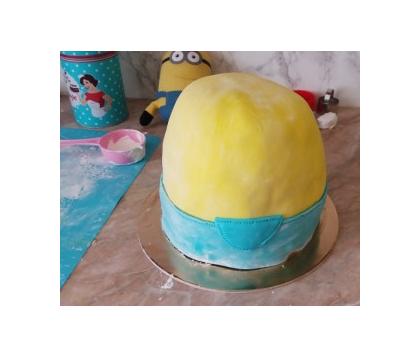 Minion torta nadrágja