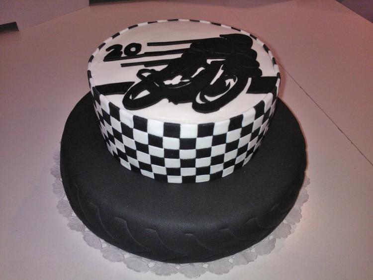 Gumis motoros torta