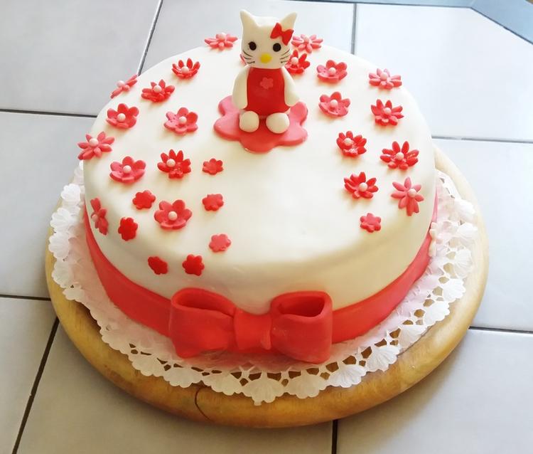 burkolt-hello-kitty-torta