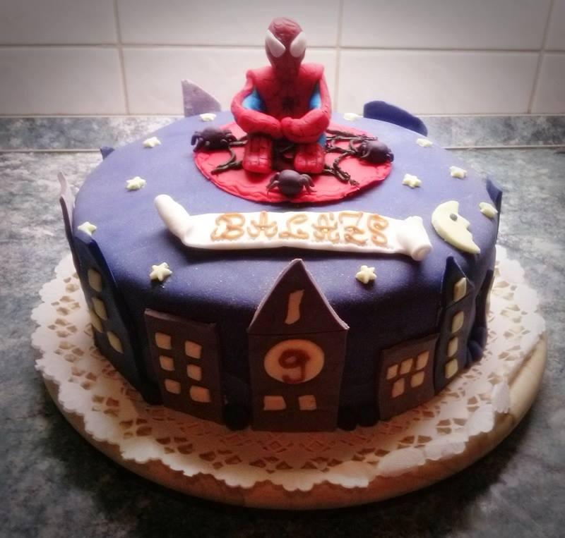 Éjszakai pókemberes torta